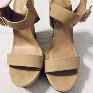 Womens 8.5 Mix No.6 Taupe wedge sandals